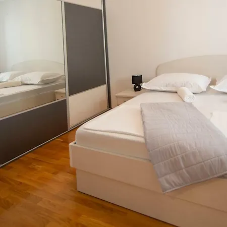 Apartment Pjero 3+2