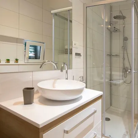 Pjero 3+2 Apartman *