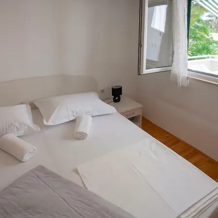 Pjero 3+2 Apartment *