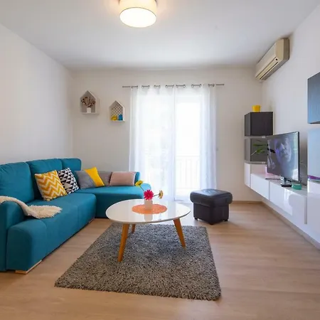 Apartment Pjero 3+2 Makarska