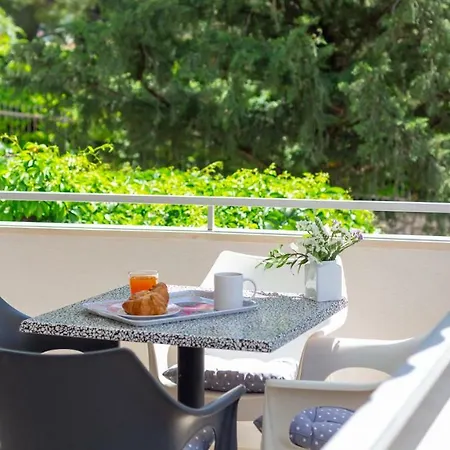 Pjero 3+2 Apartment *